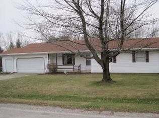 703 Western Hills Dr, Mahomet, IL 61853