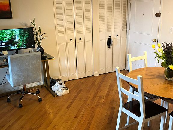 4th image of 607 W Wrightwood Ave APT 209