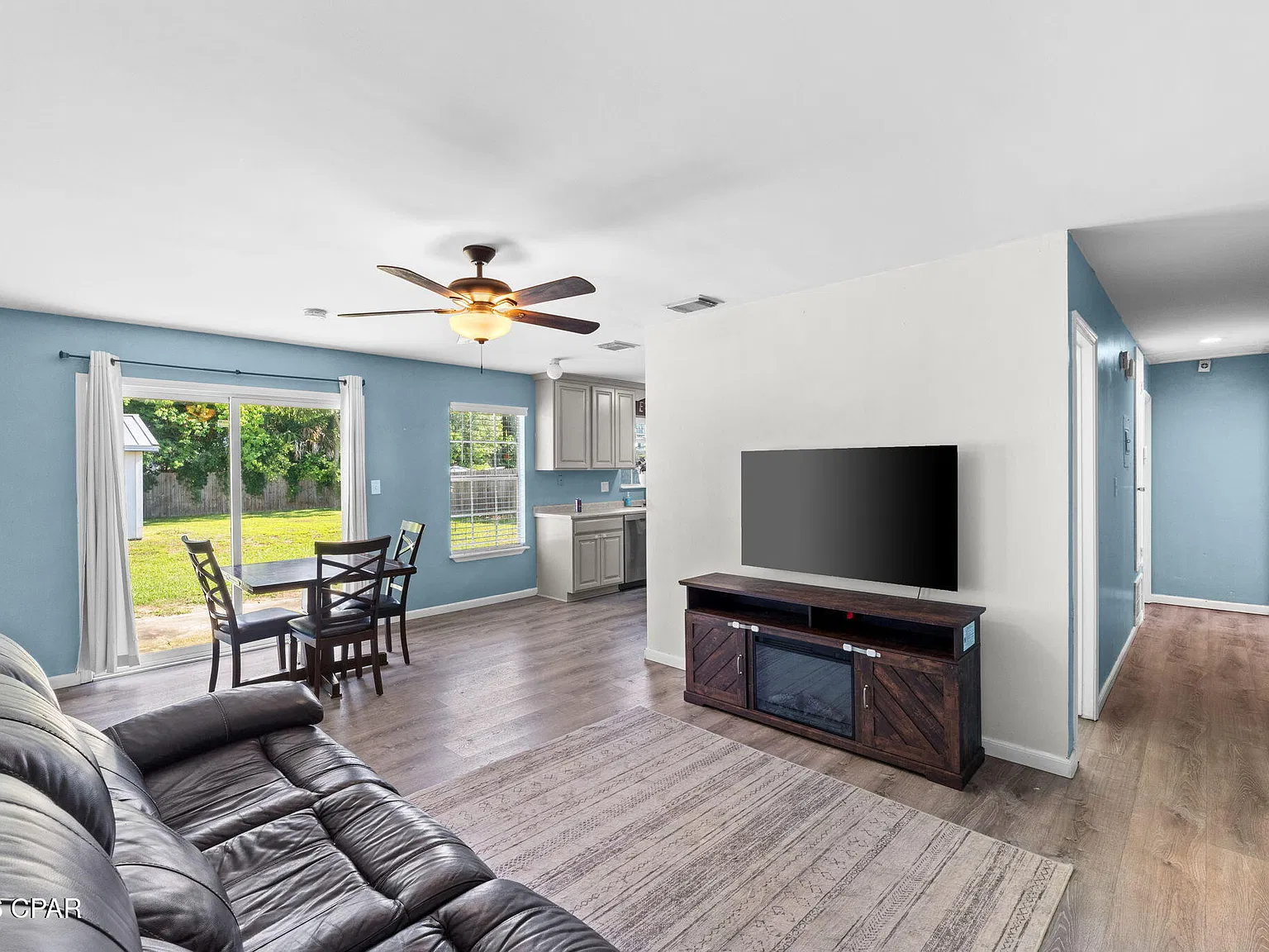 3 bed, 970 sqft, $1,700 — Photo 4