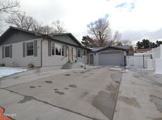 12 W Wentworth St, Newcastle, WY 82701