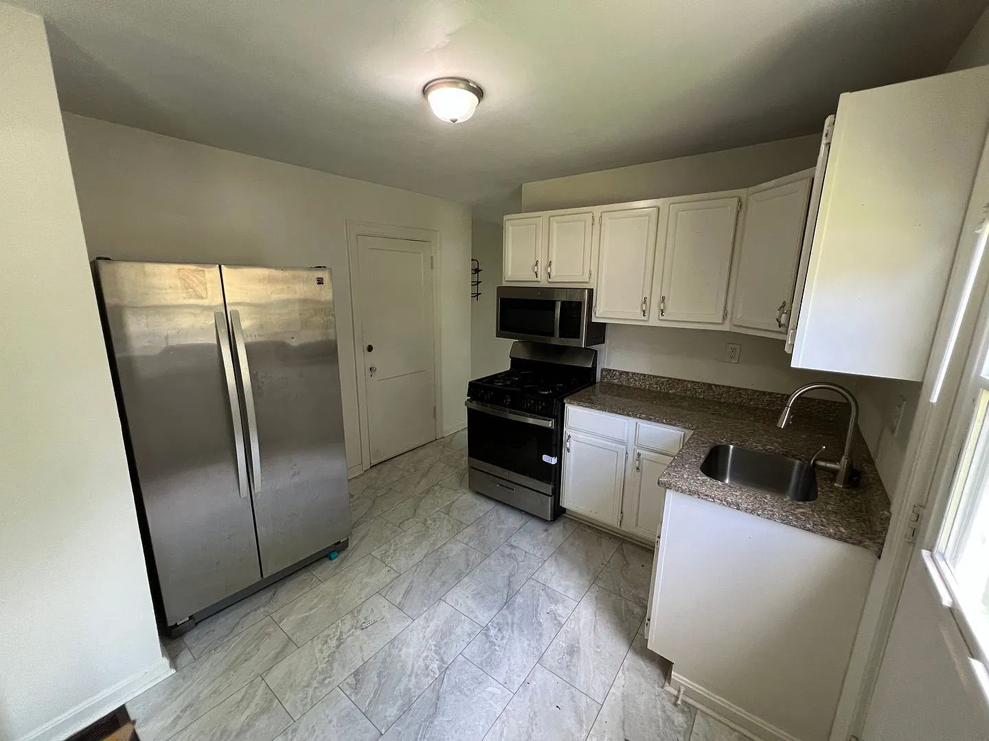 2 bed, 1.0 bath, $1,395 — Photo 4