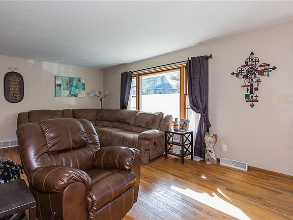5th image of 1006 N D St