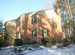 10320 Hampshire Green Ave, Fairfax, VA 22032
