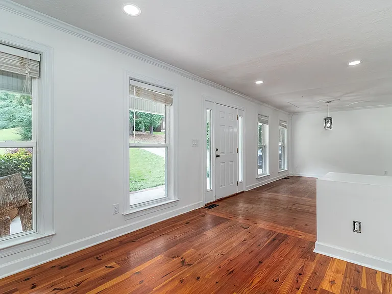 438 Bristol Rd — Photo 8
