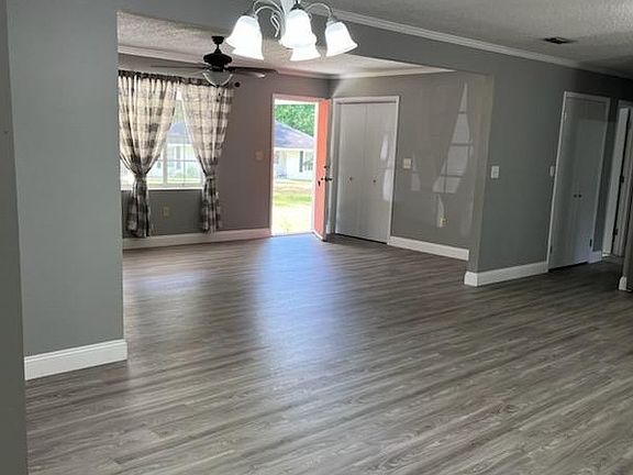 4th image of 758 NW Brady Cir