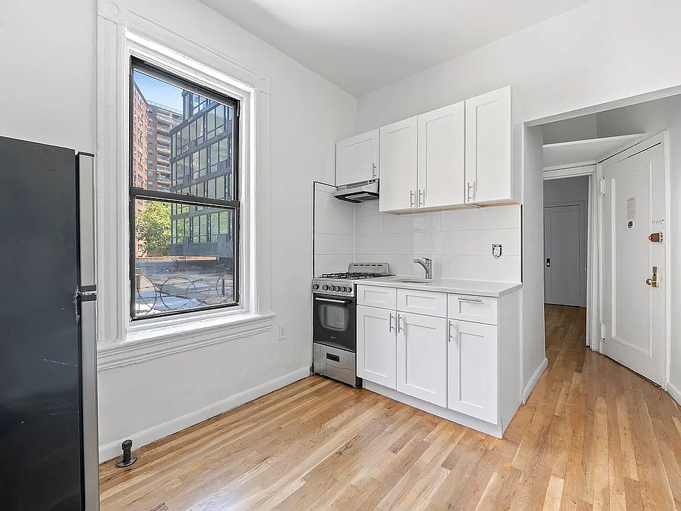 1st image of 340 E 5th St APT B2
