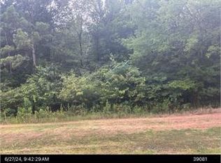 305 Hidden Lakes Dr, Albany, GA 31721