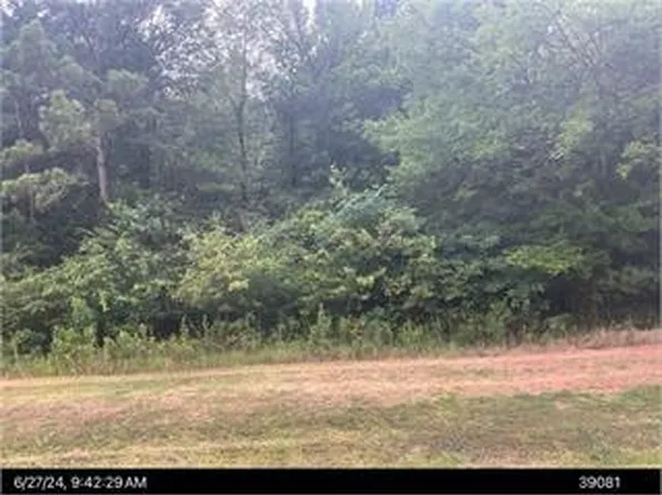 301 Hidden Lakes Dr, Albany, GA 31721