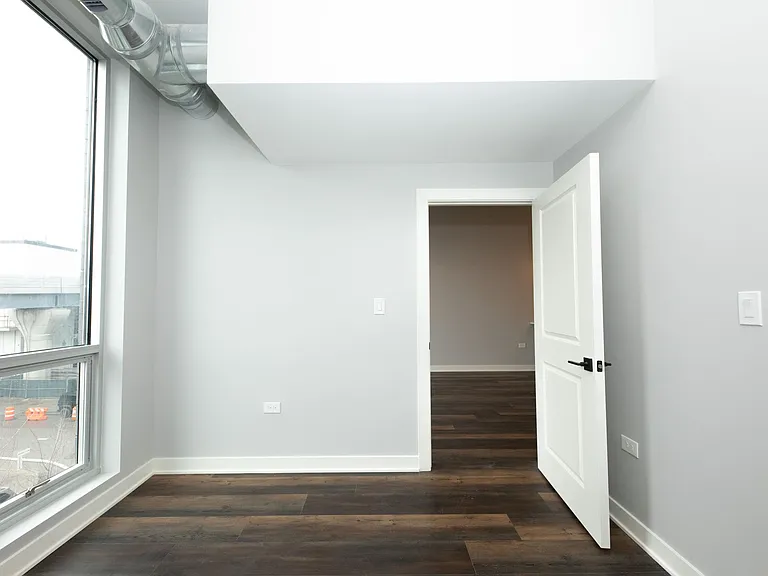913 W School St Apartments — Photo 8