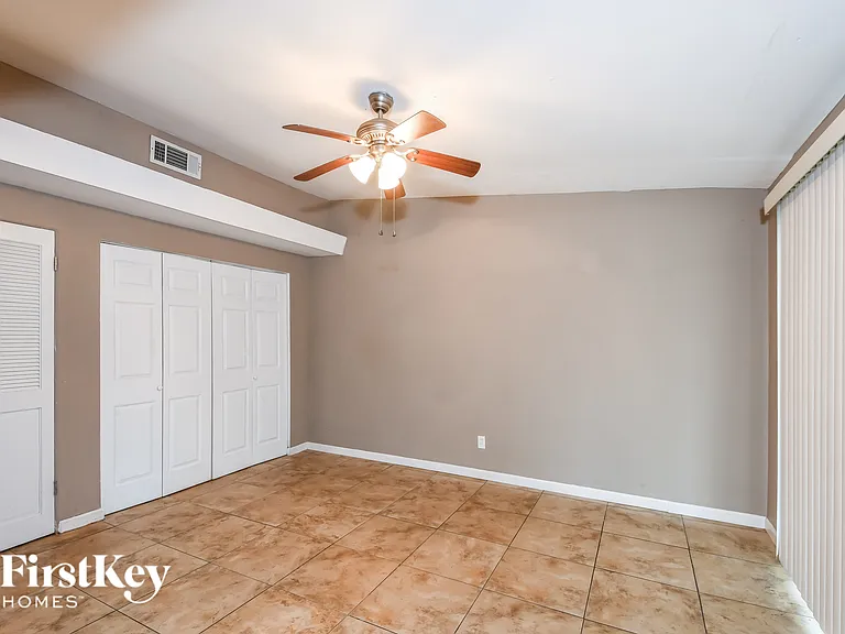 2240 Cherry Ln — Photo 7