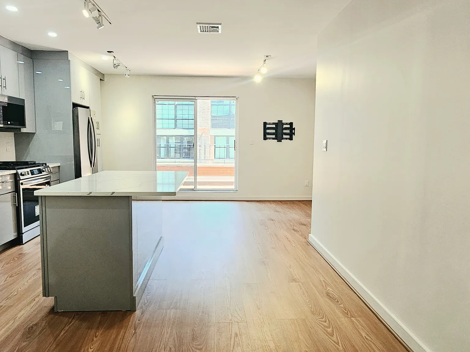 54 Jay Street — Photo 3