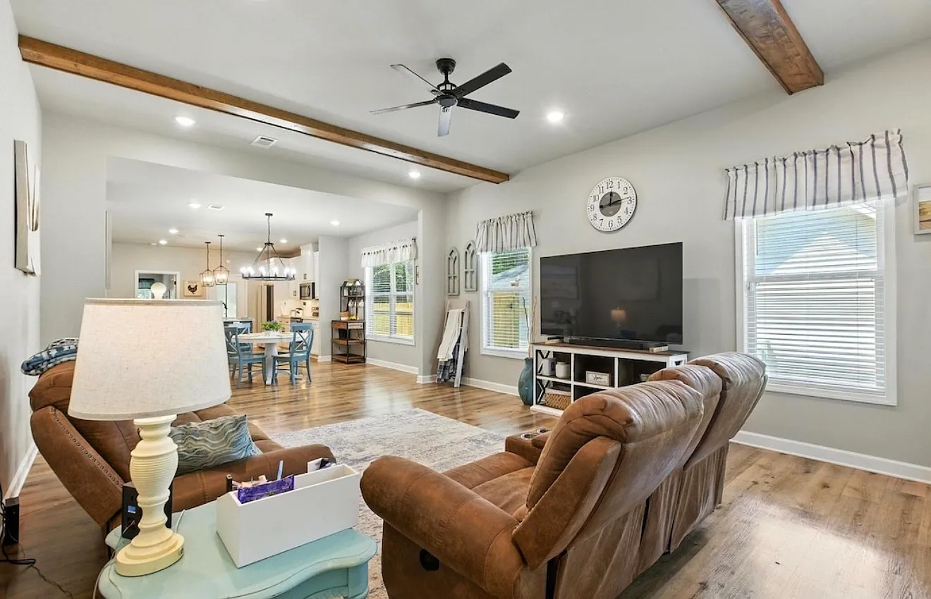 3 bed, 1830 sqft, $2,150 — Photo 3