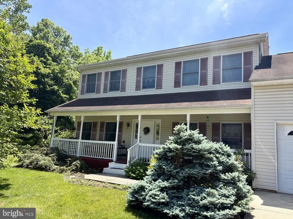 8 Newell Pl, Hopewell, NJ 08525