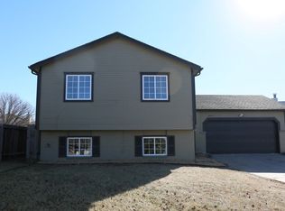 2517 N Parkwood Ct, Wichita, KS 67220