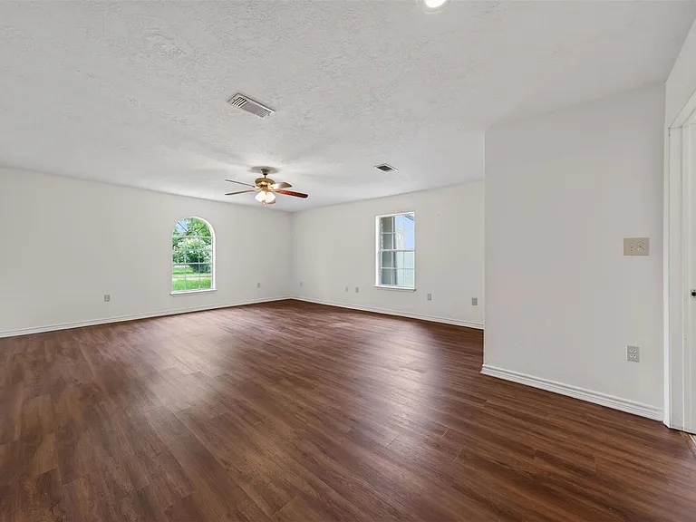418 Texas St — Photo 4
