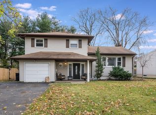 11 Shearn Dr, Middlesex, NJ 08846