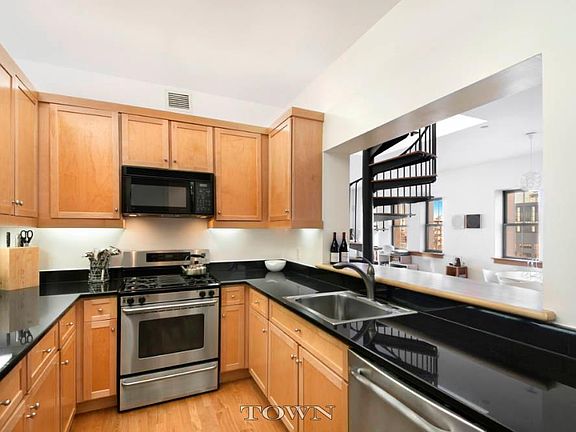 3rd image of 53 N Moore St Ph G