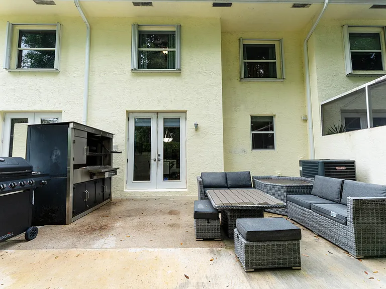 129 Spruce St — Photo 46
