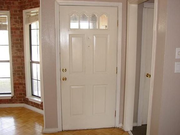 4th image of 327 Bryant Ln