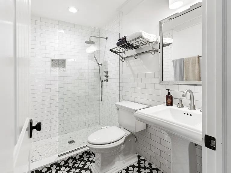 264 S Magee St — Photo 27