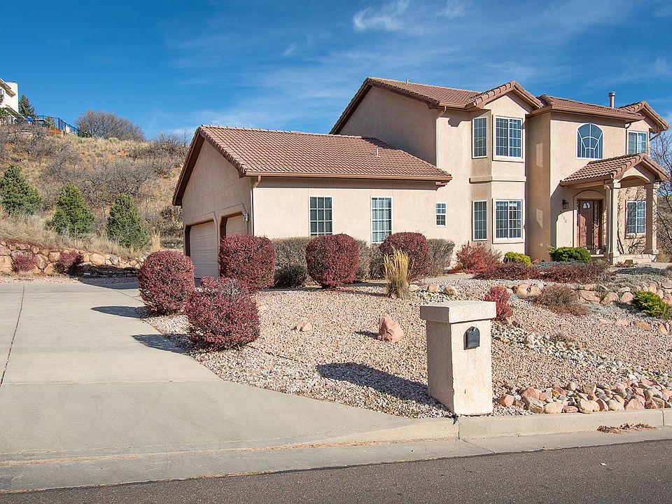 Large south facing driveway which means the sun will clear it up after most snow storms