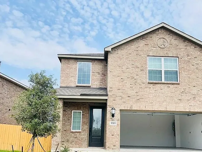 1323 Windermere Way — Photo 1