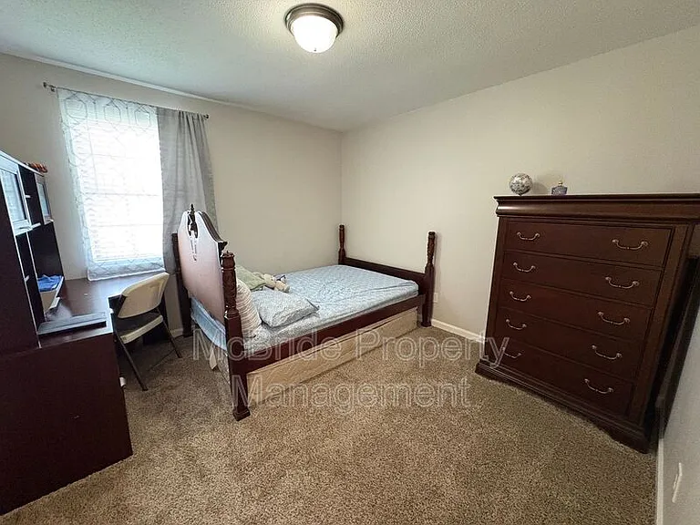 4409 Roxbury Dr — Photo 12