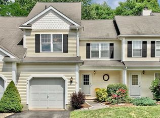 35 Osborne Gln, Poughquag, NY 12570