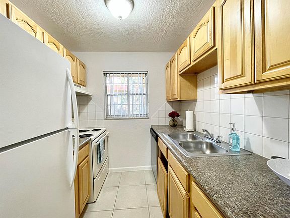 5th image of 200 Croton Ave APT 103