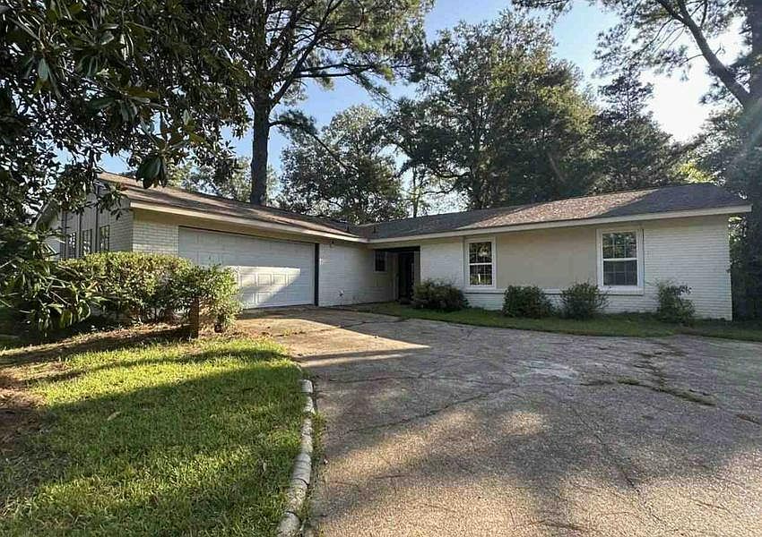 1st image of 708 Parker Dr