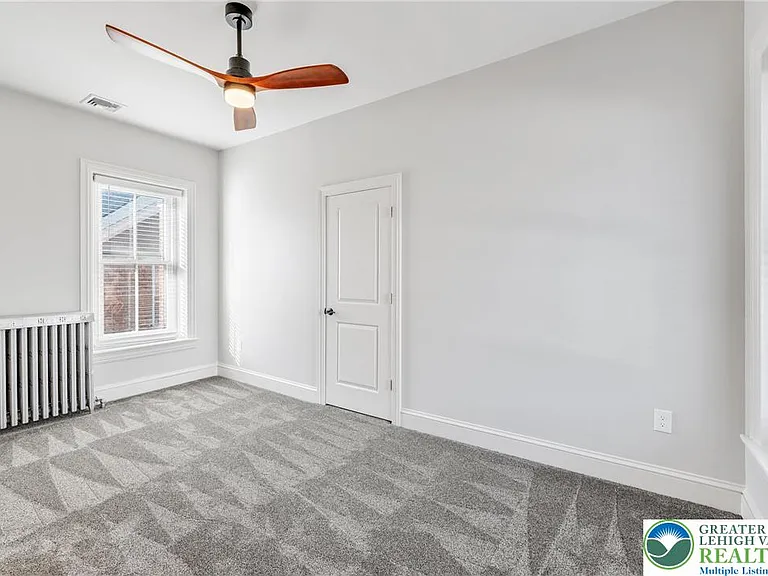 240 Franklin St #2 — Photo 13