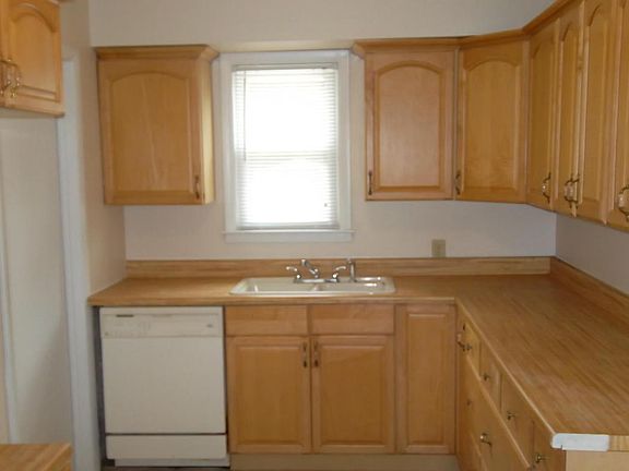 2nd image of 212 Lincoln St