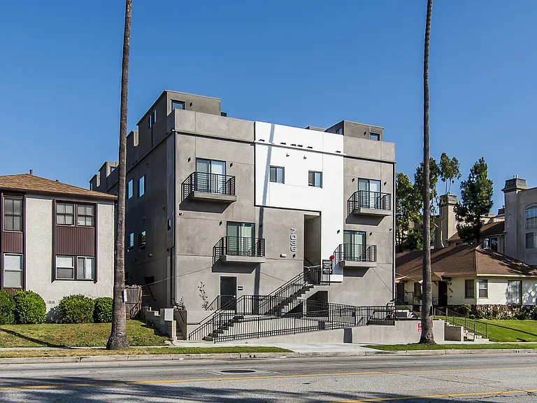 7036 La Tijera Blvd — Photo 19