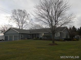 11 Lloyds Ln, New Hartford, NY 13413