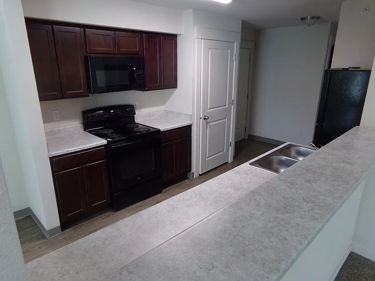 Crossroads Apartments — Photo 46