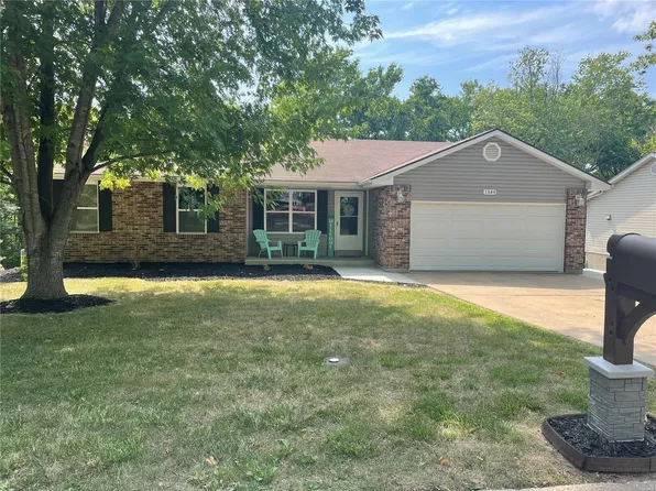 1349 Westchester Dr, Herculaneum, MO 63048