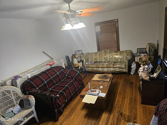 4th image of 704 S Pine Street