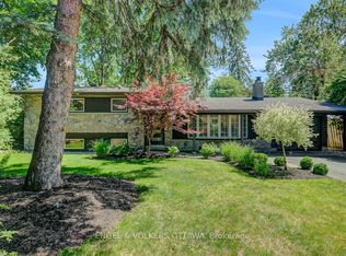 54 Qualicum St, Ottawa, ON K2H 7H4