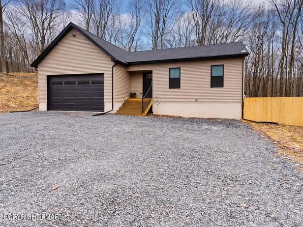 128 Pitch Pine Dr, Milford, PA 18337