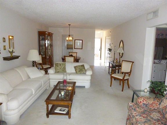 5th image of 8 Glencoe Pl APT 205