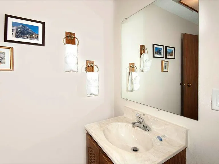 762 Lagoon Dr #B — Photo 7
