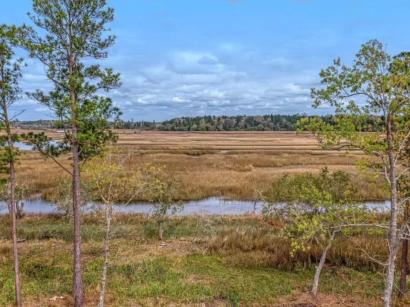 109 Silverbell Ln, Ravenel, SC 29470