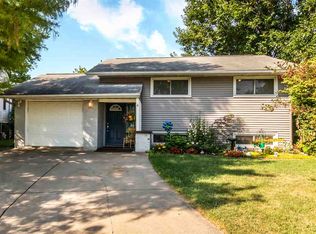 4 Colonial Ct, Washington, IL 61571