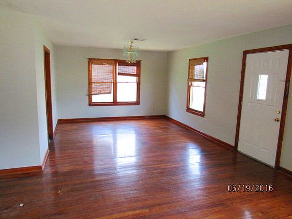 3rd image of 603 W King Ave