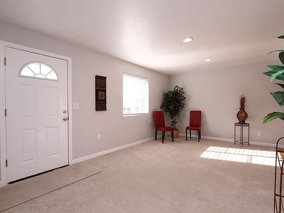 Living Room: 18’x11’ 