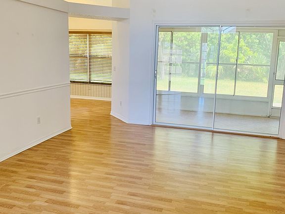 5th image of 2517 SW Grotto Cir