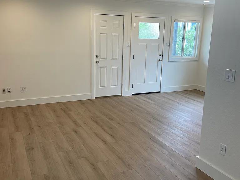 114 Gleason Ave — Photo 2