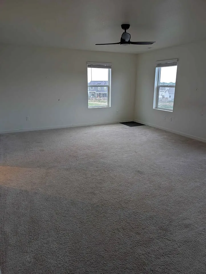 5 bed, $1,000 — Photo 2