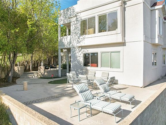 4th image of 3105 E Beach Cir