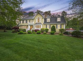 33 Ledgewood Rd, Shelton, CT 06484